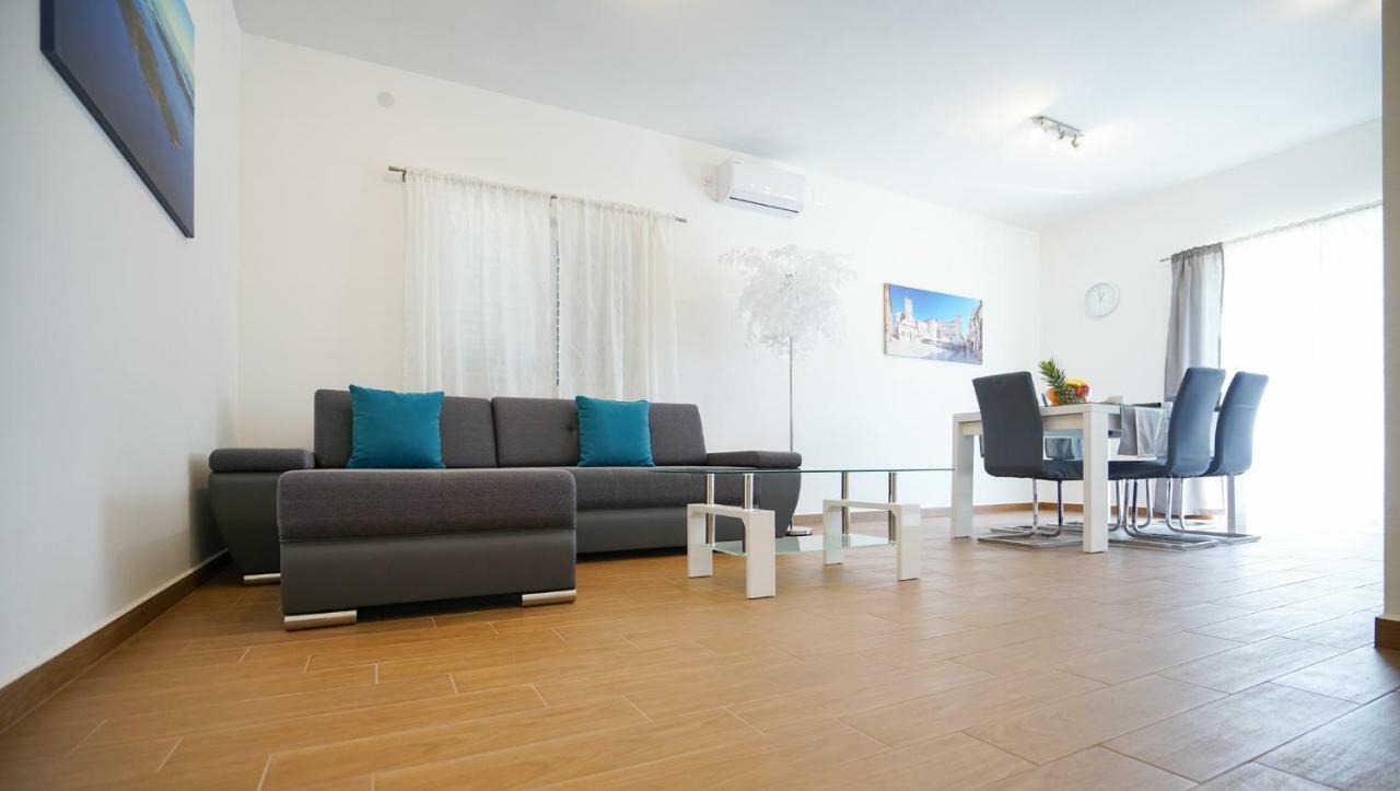 Tj 2 Apartament Zadar